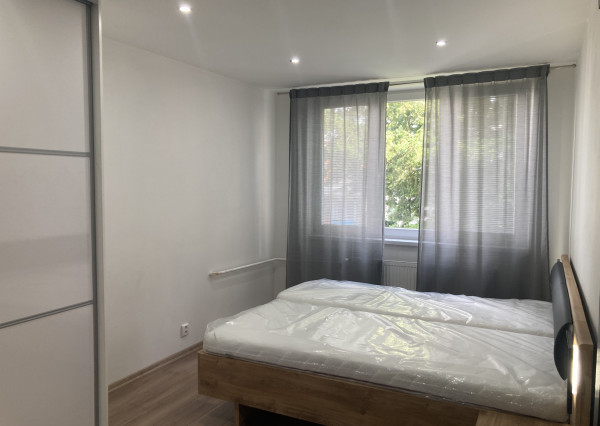 Zrekonštruovaný 2-izbový byt na prenájom v tichej lokalite