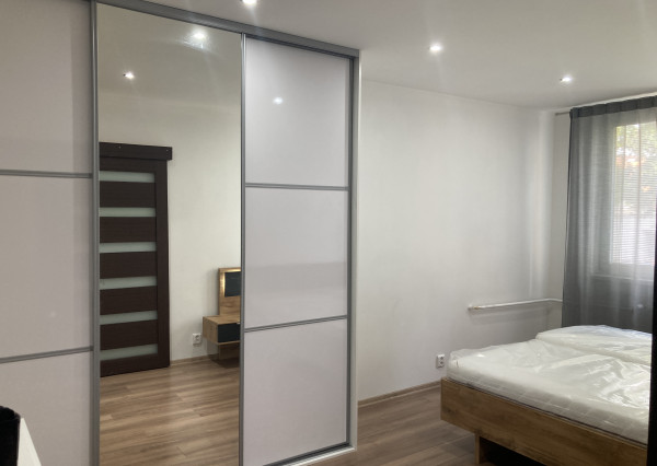 Zrekonštruovaný 2-izbový byt na prenájom v tichej lokalite