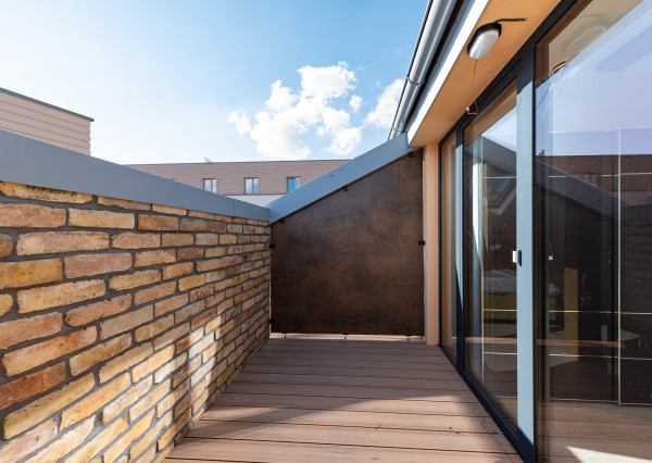 NA PRENÁJOM Dizajnový 2-izbový byt s terasou v centre Košíc