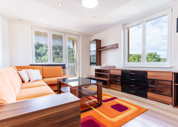 PRENAJATÉ Zariadený 2-izbový byt s lodžiou – Sídlisko II