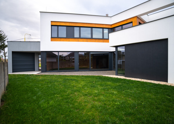 Reprezentatívny komerčný objekt pre firmu či ambulanciu