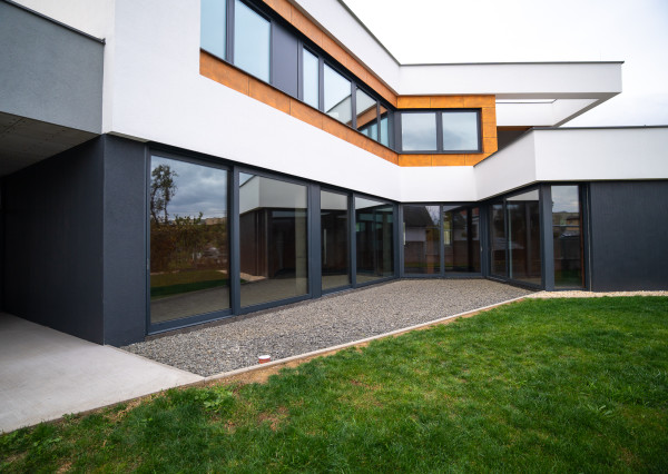 Reprezentatívny komerčný objekt pre firmu či ambulanciu